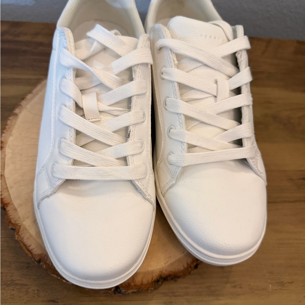 Perry Ellis Boys White Leather Sneakers Boys size 5